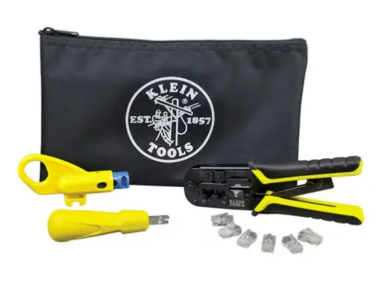 KIT DE INSTALACIÓN DE CABLE UTP CON ESTUCHE (DESFORRADOR + PONCHADORA + PONCHADORA 110). KIT COMPLETO PARA PELAR Y PONCHAR CABLES MODULARES CUCHILLA DURADERA DE ACERO DE ALTO CARBONO INCLUYE SEIS CONECTORES MODULARES RJ45-CAT5E HERRAMIENTA PONCHADORA TIPO 110 CON FILO DURA-BLADE BOLSA DE POLIÉSTER CON CIERRE RELÁMPAGO INCLUIDA MODELO: VDV026212 MARCA: KLEIN TOOLS 