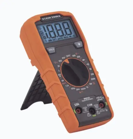 MULTÍMETRO DIGITAL CON SELECCIÓN MANUAL RANGO 600V CAT III CON PROTECCIÓN DE ALERTA LED DEL CABLE DE PRUEBA VOLTAJE MÁXIMO DE 600 VCA/CD MEDIDO PANTALLA RETROILUMINADA PARA ENTORNOS CON POCA LUZ PROTECCIÓN CONTRA CAÍDAS DE HASTA 2 M CORRIENTE MÁXIMA DE 10 ACD MEDIDA CLASIFICACIÓN DE SEGURIDAD CATIII, 600 V MODELO: MM325 MARCA: KLEIN TOOLS 