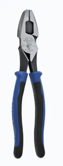 PINZAS DE ELECTRICISTA ALTA PALANCA Y JALA GUÍA DE 9 PULGADAS. CANALETA JALA GUÍAS DE ACERO PLANO 1/8'' O 1/4'' REMACHE PRÓXIMO PROPORCIONA 46% MÁS POTENCIA DE CORTE BARRENAS 5/8'' LIMPIAN Y ENDEREZAN ROSCA EN PERNOS CUCHILLAS TEMPLADAS POR INDUCCIÓN PARA MAYOR DURABILIDAD CUBIERTA BIMATERIAL CON TOPES ANTIDESLIZANTES EN MANGOS MODELO: KT214-9 MARCA: KLEIN TOOLS 