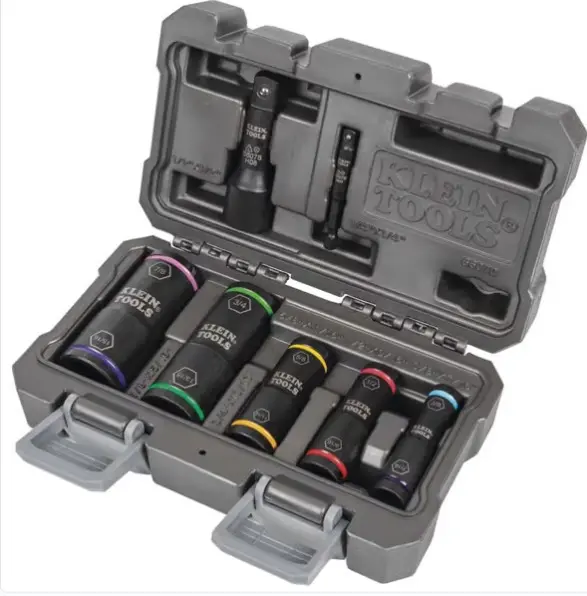 JUEGO DE DADOS DE IMPACTO DE 7 PIEZAS, MEDIDAS: 3/8 X 7/16'', 1/2 X 9/16'', 5/8 X 11/16'', 3/4 X 13/16'', Y 7/8 X 15/16'' INCLUYE CINCO DADOS CON DIEZ TAMAÑOS COMBINADOS ADAPTADORES INTEGRADOS CON CAPACIDAD DE ACCIONAMIENTO DUAL DISEÑO DE 6 PUNTAS PARA SUJETADORES CUADRADOS DADOS CODIFICADOS POR COLOR PARA RÁPIDA IDENTIFICACIÓN COMPATIBLE CON DESARMADORES DE IMPACTO 1/4'' Y 1/2'' MODELO: 66070 MARCA: KLEIN TOOLS 