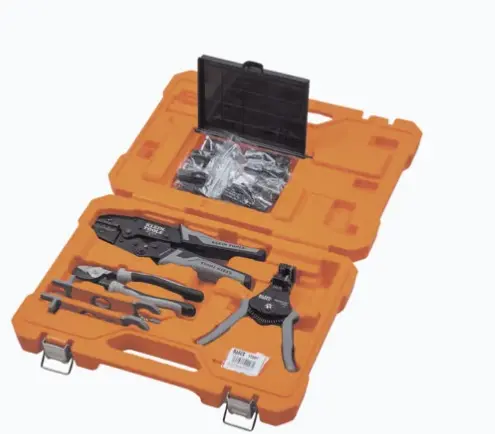 JUEGO DE HERRAMIENTAS DE CONEXIÓN FOTOVOLTAICA (SOLAR), 6 PIEZAS: ESTUCHE, 2 LLAVES AISLADAS MC4, CORTADOR 1/0 AWG AL, PELACABLES 6-12 AWG SÓLIDO Y 8-14 AWG TRENZADO, PONCHADORA MC4T 10-14 AWG HERRAMIENTAS COMPACTAS PARA INSTALACIÓN FOTOVOLTAICA EFICIENTE CORTADOR DE CABLES AJUSTABLE PARA LONGITUDES PRECISAS PELACABLES AUTOMÁTICO PARA CABLES SÓLIDOS Y TRENZADOS PONCHADORA TRINQUETE COMPATIBLE CON PINES MC4 ESTUCHE DURO PARA ALMACENAMIENTO SEGURO Y ORGANIZADO MODELO: 92919S MARCA: KLEIN TOOLS 