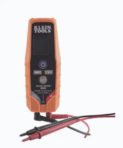 PROBADOR DE CONTINUIDAD/VOLTAJE CA/CC CAT IV 600 V PANTALLA LCD RETROILUMINADA PARA FÁCIL LECTURA CLASIFICACIÓN DE SEGURIDAD CAT IV 600V LINTERNA INCORPORADA PARA USO EN ÁREAS OSCURAS PROTECCIÓN ANTE CAÍDAS DE 3 METROS IP53 RESISTENTE AL AGUA Y AL POLVO MODELO: ET250 MARCA: KLEIN TOOLS 