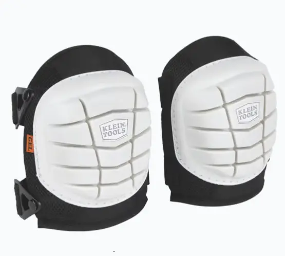 RODILLERAS LIVIANAS ANTIDESLIZANTES DE GEL QUE NO DAÑAN LAS SUPERFICIES TERMINADAS RODILLERAS DE GEL LIVIANAS SIN DAÑAR SUPERFICIES MATERIAL ANTIDESLIZANTE PARA MAYOR ESTABILIDAD AL ARRODILLARSE DISEÑO ERGONÓMICO CON GEL Y ESPUMA EVA CORREA SUPERIOR ELÁSTICA, INFERIOR ENTRETEJIDA APTO PARA HOMBRES Y MUJERES PROFESIONALES MODELO: 60849 MARCA: KLEIN TOOLS 