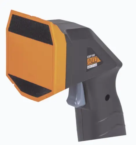 LOCALIZADOR ELECTRÓNICO DE VIGAS OCULTAS DE METAL Y DE MADERA CON HASTA 1-1/2'' DE PROFUNDIDAD DETECCIÓN PRECISA DE VIGAS HASTA 1-1/2'' DE PROFUNDIDAD LED BRILLANTES PARA IDENTIFICAR ANCHO COMPLETO DE VIGAS MODO RETENCIÓN PARA ESCANEO CONTINUO SIN ESFUERZO DISEÑO ERGONÓMICO CON ALMOHADILLAS DE FIELTRO PROTECTORAS INCLUYE NIVEL BURBUJA Y BATERÍA AA PARA USO INMEDIATO MODELO: ESF100 MARCA: KLEIN TOOLS 