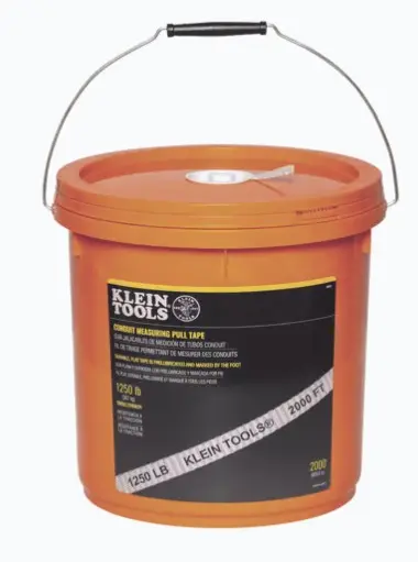 CINTA PARA MEDIR CONDUCTOS DE 609M CON RESISTENCIA A LA TRACCIÓN DE 567 KG EN PRESENTACIÓN DE CUBETA MODELO: 50122 MARCA: KLEIN TOOLS 