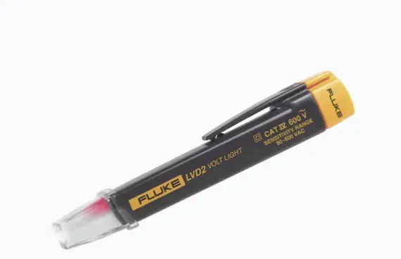DETECTOR DE VOLTAJE SIN CONTACTO, RANGO DE 90 A 600 VCA, CON LINTERNA LED DE 100 MIL HORAS DE VIDA ÚTIL DISEÑO TIPO LÁPIZ FÁCIL DE USAR DETECTOR NO CONTACT CAT IV 600 V DOBLE SENSIBILIDAD PARA DETECCIÓN PRECISA LINTERNA LED CON 100,000 HORAS DE VIDA RANGO DE DETECCIÓN 90-600 V CA MODELO: LVD2 MARCA: FLUKE 