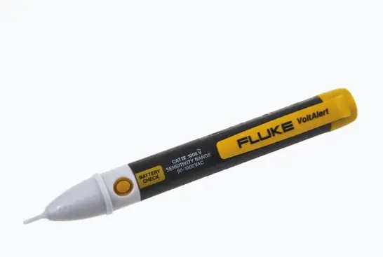 DETECTOR DE VOLTAJE VOLTALERT™️, RANGO DE 90 A 1000 VCA, CON LUZ ROJA AL DETECTAR EXISTENCIA DE TENSIÓN. SIEMPRE ENCENDIDO Y LISTO COMPROBADOR DE VOLTAJE SIN CONTACTO, TAMAÑO BOLSILLO INDICADOR LED ROJO PARA DETECCIÓN DE VOLTAJE FUNCIÓN DE VERIFICACIÓN DE BATERÍA INCORPORADA CLASIFICACIÓN DE SOBREVOLTAJE CAT IV 1000 V ADECUADO PARA USO RESIDENCIAL, COMERCIAL E INDUSTRIAL MODELO: FLK2AC/90-1000V MARCA: FLUKE 
