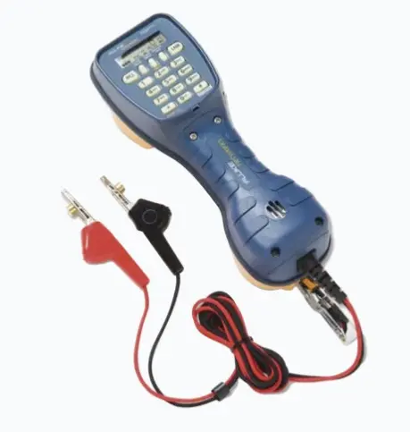 HERRAMIENTA PARA COMPROBACIÓN DE LÍNEAS TELEFÓNICAS TS52 PRO, CON PANTALLA LCD Y TECLADO CON BRILLO PANTALLA LCD RADIANTE PARA INTERFAZ SUPERIOR RETROILUMINACIÓN Y TECLADO FOSFORESCENTE PARA CLARIDAD TECNOLOGÍA BIDIRECCIONAL DE ALTAVOZ PARA COMUNICACIÓN CLARA PROTECCIÓN DE DATOS DATASAFE PRO PARA SEGURIDAD SUPERVISIÓN SUPERIOR DE ALTA IMPEDANCIA Y BLOQUEO MODELO: 52801001 MARCA: FLUKE NETWORKS 