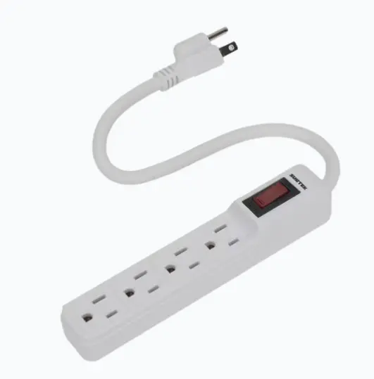 MULTICONTACTO CON CABLE 30 CM. 4 TOMAS 127 VCA LÍNEA, TIERRA, NEUTRO 15 A MAX. FABRICACIÓN EN ABS PARA MAYOR DURABILIDAD INTERRUPTOR ILUMINADO PARA FÁCIL VISUALIZACIÓN 4 CONEXIONES HEMBRAS PARA VERSATILIDAD LONGITUD DE CABLE 30 CM CUMPLE NORMA NOM 003-SCFI-2014 MODELO: SYS-136200 MARCA: SURTEK 