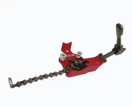 PRENSA DE CADENA PARA TUBOS DE 1/8" A 6". BASE DE ACERO FUNDIDO DE ALTA DURABILIDAD CAPACIDAD MÁXIMA DE CARGA: 6 PIES SOPORTE DE TENSIÓN MÁXIMO DE 7000 KG MORDAZAS EN V DE ACERO FORJADO PESO TOTAL DE 9 KG PARA ESTABILIDAD MODELO: SYS-212 MARCA: URREA 