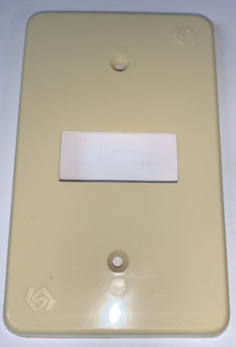 PLACA LINEA 2000 1U MARCA ASTRO COLOR MARFIL