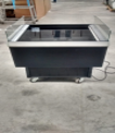 AZIMUT L100 MARCA OSCARTIELLE ISLA REFRIGERACION MEDIA TEMPERATURA DIMENSIONES: 1.00 X .99 X .91 M COLOR: NEGRO CRISTAL PANORAMICO TEMPERATURA: +2°C / +4° C