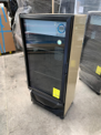 CFX-8 REFRIGERADOR MARCA CRIOTEC REFRIGERADOR 1 PUERTA TEMPERATURA: +2°C / +6°C DIMENSIONES: 651 MM X 566 MM X 1495 MM PUERTA DE VIDRIO DOBLE CON MARCO DE PLASTICO
